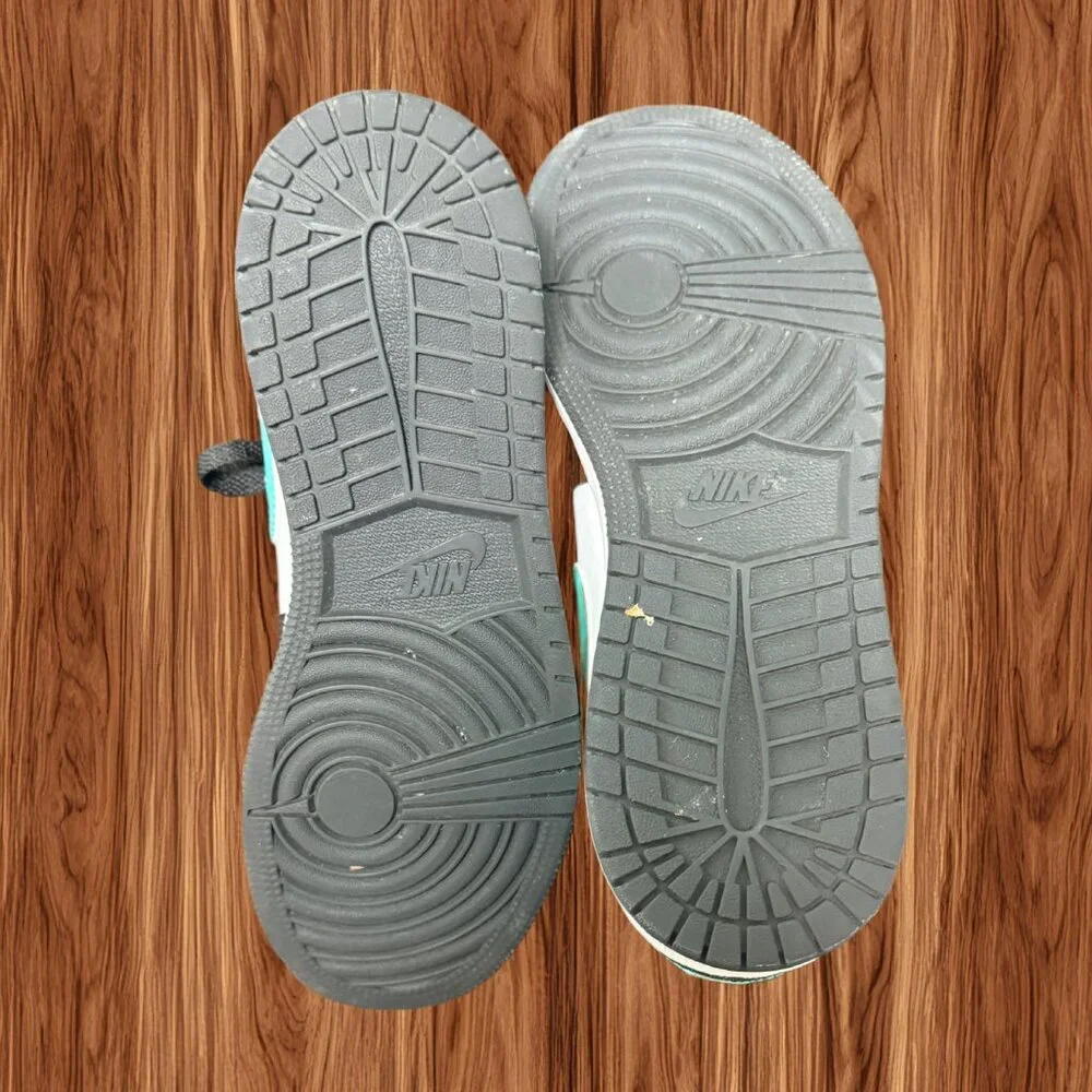 Nike Boy's‎ Air Jordan 1 Low GS Black/Teal, Size 5Y